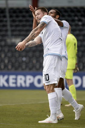 10.10.2026, xhettx, Fussball 3.Liga, SG Sonnenhof Grossaspach - SV Waldhof Mannheim v.l. jubel über das 1:5 durch Julian Ulbricht (SV Waldhof Mannheim, 10)