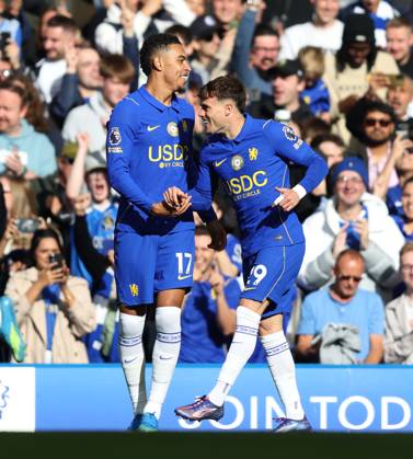 Premier League - Chelsea v AFC Bournemouth LONDON, ENGLAND, OCTOBER 10: GOAL 2-0, Morgan Rogers of Chelsea goal celebration with Pep Chavarria of Chelsea after scoring a goal to make the score 2-0 during The Premier League match between Chelsea v AFC Bournemouth at Stamford Bridge Stadium, London, England, on October 10. (Photo by Daniel Weir) London Stamford Bridge Stadium England Copyright: xDanielxWeir SportsxPressxPhotox Sportspressphoto_SPR250770