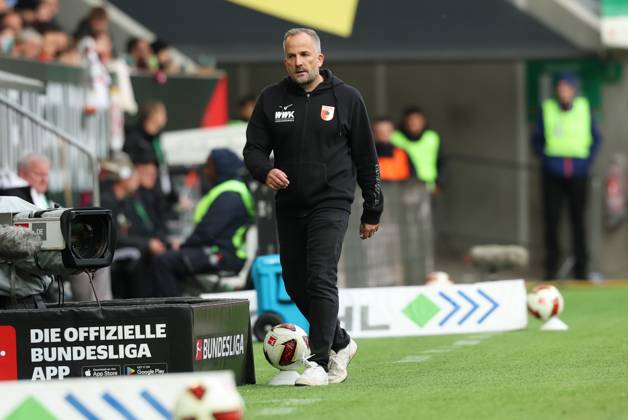 Chef-Trainer Manuel Baum (FC Augsburg), FC Augsburg vs. FC Bayern Muenchen, Fussball, 1. Bundesliga, 5. Spieltag, 10.10.2026 DFB DFL regulations prohibit any use of photographs as image sequences and or quasi-video Augsburg Bayern Deutschland
