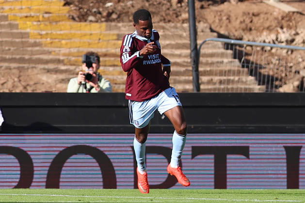 Aston Villa v Brentford, Premier League Nicolas Jackson of Aston Villa celebrates his equalising goal 1-1 during the Aston Villa v Brentford Premier League match at Villa Park, Birmingham, England on 10 October 2026 Credit: Ryan Crockett Every Second Media Editorial use only. All images are copyright Every Second Media Limited. No images may be reproduced without prior permission. All rights reserved. Premier League and Football League images are subject to licensing agreements with Football DataCo Limited. see https: www.football-dataco.com Copyright: xIMAGO EveryxSecondxMediax ESM-2212-0036 RyanxCrockettx xEveryxSecondxMediax