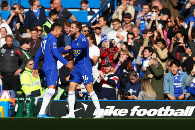 Premier League: Chelsea v AFC Bournemouth LONDON, UK - 10th Oct 2026: Jordan Henderson of Chelsea celebrates scoring his side s first goal with team mate Morgan Rogers during the Premier League match between Chelsea FC and AFC Bournemouth at Stamford Bridge London Stamford Bridge England United Kingdom Copyright: xCraigxMercerx xPeakxActionxPhotosx