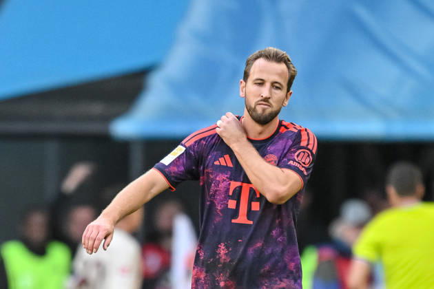 Harry Kane (FC Bayern Muenchen) gestikuliert, gestik waehrend des spiels der 1. Bundesliga zwischen FC Augsburg und FC Bayern Muenchen, WWK Arena am 10. October 2026 in Augsburg, Deutschland. (Foto von Harry Langer DeFodi Images) +++ Harry Kane (FC Bayern Muenchen) gestures during the Bundesliga match between FC Augsburg and FC Bayern Muenchen at WWK Arena on October 10, 2026 in Augsburg, Germany. (Photo by Harry Langer DeFodi Images) DFB DFL REGULATIONS PROHIBIT ANY USE OF PHOTOGRAPHS AS IMAGE SEQUENCES AND OR QUASI-VIDEO. (Photo by Harry Langer DeFodi Images) DFB DFL REGULATIONS PROHIBIT ANY USE OF PHOTOGRAPHS AS IMAGE SEQUENCES AND OR QUASI-VIDEO. -