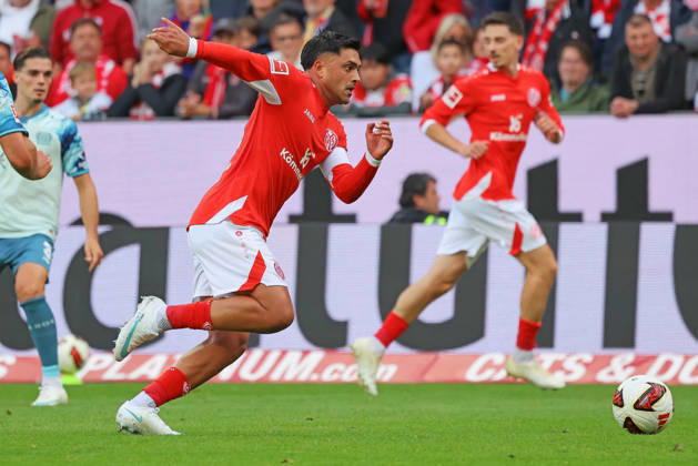 Mainz, Deutschland 10. Oktober 2026: 1. Bundesliga - 2026 2027 - 5. Spieltag - 1. FSV Mainz 05 gegen Bayer 04 Leverkusen Im Bild: Nadiem Amiri (M05) setzt sich im vollen Lauf im Mittelfeld durch. DFL regulations prohibit any use of photographs as image sequences and or quasi-video Mewa Arena Rheinland - Pfalz Copyright: xFotostandx xRacochax