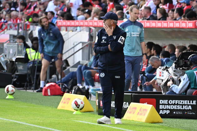 10.10.2026, xsltx, Fussball 1.Bundesliga, FSV Mainz 05 - Bayer 04 Leverkusen v.l. Trainer Urs Fischer (FSV Mainz 05) (DFL DFB REGULATIONS PROHIBIT ANY USE OF PHOTOGRAPHS as IMAGE SEQUENCES and or QUASI-VIDEO) Mainz