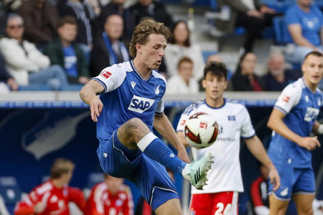 Wouter Burger (TSG Hoffenheim, 18) am Ball , Deutschland, Fussball, 1. Bundesliga, 5.Spieltag, 2026 2027, TSG Hoffenheim vs. Hamburger SV, 10.10.2026, Sinsheim SNP Arena Deutschland Copyright: xGrantxHubbsx