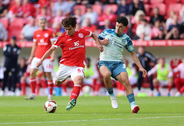 10.10.2026, Fussball Bundesliga, 1. FSV Mainz 05 - Bayer 04 Leverkusen, v.l., Kaishu Sano (FSV Mainz 05), Ibrahim Maza (Bayer 04 Leverkusen) DFL DFB REGULATIONS PROHIBIT ANY USE OF PHOTOGRAPHS AS IMAGE SEQUENCES AND OR QUASI-VIDEO. xdcx Copyright: HMBxMedia Claus