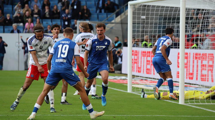 10.10.2026, xrekx, Fussball 1.Bundesliga, TSG 1899 Hoffenheim - Hamburger SV v.l. Torjubel nach dem Tor zum celebrating the goal celebrate 1:1 durch Fisnik Asllani (TSG 1899 Hoffenheim) (DFL DFB REGULATIONS PROHIBIT ANY USE OF PHOTOGRAPHS as IMAGE SEQUENCES and or QUASI-VIDEO) Sinsheim