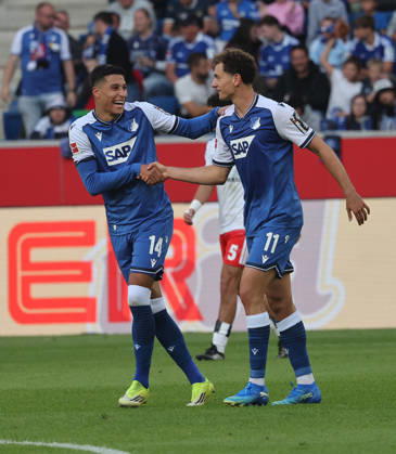 Sinsheim , Fußball Bundesliga TSG 1899 Hoffenheim vs. Hamburger SV , Jubel Hoffenheim , von links: Adam Daghin Fisnik Asllani