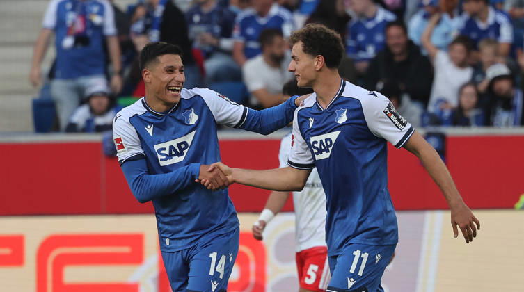 Sinsheim , Fußball Bundesliga TSG 1899 Hoffenheim vs. Hamburger SV , Jubel Hoffenheim , von links: Adam Daghin Fisnik Asllani