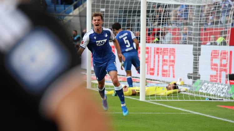 10.10.2026, xrekx, Fussball 1.Bundesliga, TSG 1899 Hoffenheim - Hamburger SV v.l. Torjubel nach dem Tor zum celebrating the goal celebrate 1:1 durch Fisnik Asllani (TSG 1899 Hoffenheim) (DFL DFB REGULATIONS PROHIBIT ANY USE OF PHOTOGRAPHS as IMAGE SEQUENCES and or QUASI-VIDEO) Sinsheim