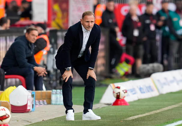 Mauro Lustrinelli (1. FC Union Berlin, Cheftrainer) verfolgt das Spielgeschehen. GER, 1.FC Union Berlin vs SV Elversberg, 1. Bundesliga, 5. Spieltag, Saison 2026-27, Stadion An der Alten Foersterei, Berlin, 10.10.2026 DFL REGULATIONS PROHIBIT ANY USE OF PHOTOGRAPHS AS IMAGE SEQUENCES AND OR QUASI-VIDEO 1.FC Union Berlin vs SV Elversberg, 1. Bundesliga, 5. Spieltag, Saison 2026-27, 10.10.2026 Berlin Copyright: xEibner-Pressefoto ScottxColemanx EP_SCN