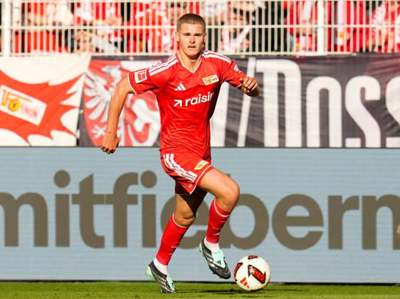 Tom Rothe (1. FC Union Berlin, 15) am Ball. GER, 1.FC Union Berlin vs SV Elversberg, 1. Bundesliga, 5. Spieltag, Saison 2026-27, Stadion An der Alten Foersterei, Berlin, 10.10.2026 DFL REGULATIONS PROHIBIT ANY USE OF PHOTOGRAPHS AS IMAGE SEQUENCES AND OR QUASI-VIDEO 1.FC Union Berlin vs SV Elversberg, 1. Bundesliga, 5. Spieltag, Saison 2026-27, 10.10.2026 Berlin Copyright: xEibner-Pressefoto ScottxColemanx EP_SCN