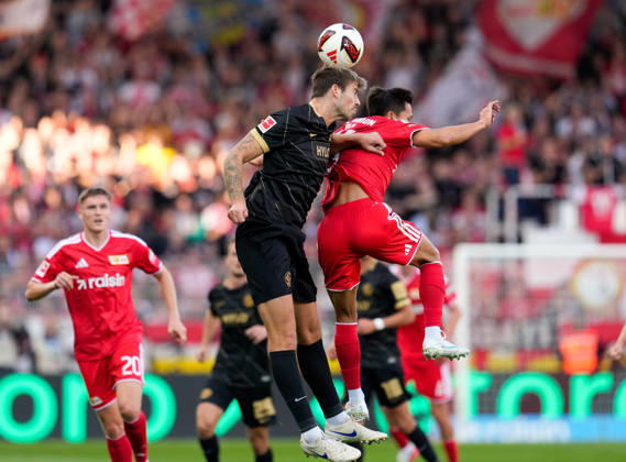 Maximilian Rohr (SV Elversberg, 31) koepft den Ball gegen Wooyeong Jeong (1. FC Union Berlin, 11). GER, 1.FC Union Berlin vs SV Elversberg, 1. Bundesliga, 5. Spieltag, Saison 2026-27, Stadion An der Alten Foersterei, Berlin, 10.10.2026 DFL REGULATIONS PROHIBIT ANY USE OF PHOTOGRAPHS AS IMAGE SEQUENCES AND OR QUASI-VIDEO 1.FC Union Berlin vs SV Elversberg, 1. Bundesliga, 5. Spieltag, Saison 2026-27, 10.10.2026 Berlin Copyright: xEibner-Pressefoto ScottxColemanx EP_SCN