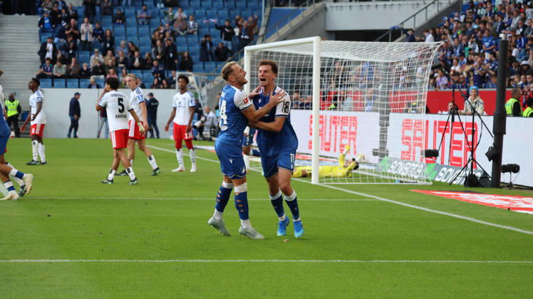 10.10.2026, xrekx, Fussball 1.Bundesliga, TSG 1899 Hoffenheim - Hamburger SV v.l. Torjubel nach dem Tor zum celebrating the goal celebrate 1:1 durch Fisnik Asllani (TSG 1899 Hoffenheim) (DFL DFB REGULATIONS PROHIBIT ANY USE OF PHOTOGRAPHS as IMAGE SEQUENCES and or QUASI-VIDEO) Sinsheim