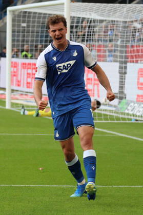 10.10.2026, xrekx, Fussball 1.Bundesliga, TSG 1899 Hoffenheim - Hamburger SV v.l. Torjubel nach dem Tor zum celebrating the goal celebrate 1:1 durch Fisnik Asllani (TSG 1899 Hoffenheim) (DFL DFB REGULATIONS PROHIBIT ANY USE OF PHOTOGRAPHS as IMAGE SEQUENCES and or QUASI-VIDEO) Sinsheim