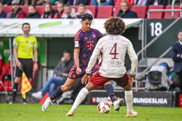 Aleksandar Pavlovic (FC Bayern Muenchen) und Han-Noah Massengo (FC Augsburg) im Zweikampf waehrend des spiels der 1. Bundesliga zwischen FC Augsburg und FC Bayern Muenchen, WWK Arena am 10. October 2026 in Augsburg, Deutschland. (Foto von Harry Langer DeFodi Images) +++ Aleksandar Pavlovic (FC Bayern Muenchen) und Han-Noah Massengo (FC Augsburg) battle for the ball during the Bundesliga match between FC Augsburg and FC Bayern Muenchen at WWK Arena on October 10, 2026 in Augsburg, Germany. (Photo by Harry Langer DeFodi Images) DFB DFL REGULATIONS PROHIBIT ANY USE OF PHOTOGRAPHS AS IMAGE SEQUENCES AND OR QUASI-VIDEO. (Photo by Harry Langer DeFodi Images) DFB DFL REGULATIONS PROHIBIT ANY USE OF PHOTOGRAPHS AS IMAGE SEQUENCES AND OR QUASI-VIDEO. -