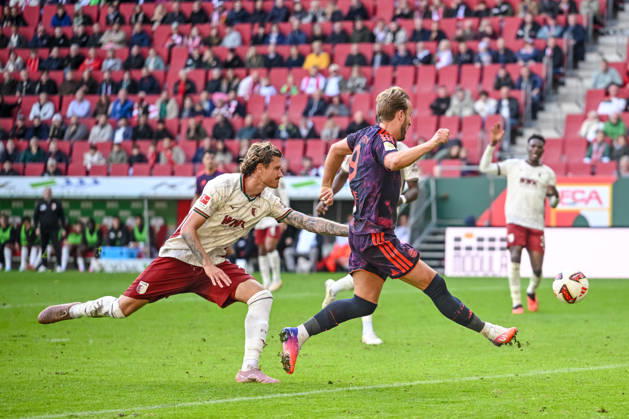 Calvin Brackelmann (FC Augsburg) und Harry Kane (FC Bayern Muenchen) im Zweikampf waehrend des spiels der 1. Bundesliga zwischen FC Augsburg und FC Bayern Muenchen, WWK Arena am 10. October 2026 in Augsburg, Deutschland. (Foto von Harry Langer DeFodi Images) +++ Calvin Brackelmann (FC Augsburg) und Harry Kane (FC Bayern Muenchen) battle for the ball during the Bundesliga match between FC Augsburg and FC Bayern Muenchen at WWK Arena on October 10, 2026 in Augsburg, Germany. (Photo by Harry Langer DeFodi Images) DFB DFL REGULATIONS PROHIBIT ANY USE OF PHOTOGRAPHS AS IMAGE SEQUENCES AND OR QUASI-VIDEO. (Photo by Harry Langer DeFodi Images) DFB DFL REGULATIONS PROHIBIT ANY USE OF PHOTOGRAPHS AS IMAGE SEQUENCES AND OR QUASI-VIDEO. -