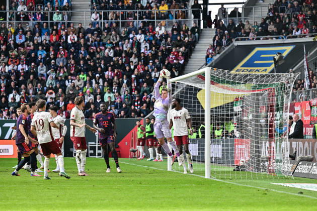 AUGSBURG, GERMANY; 10. OCTOBER: catch a Ball - Finn DAHMEN (FC Augsburg 1) during the Bundesliga Match between FC Augsburg vs. FC Bayern Munich at Matchday 5 at WWK-Arena DFL REGULATIONS PROHIBIT ANY USE OF PHOTOGRAPHS AS IMAGE SEQUENCES AND OR QUASI-VIDEO Copyright: xBEAUTIFULxSPORTS Goldbergx
