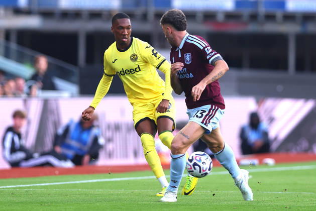 Aston Villa v Brentford, Premier League Jaidon Anthony of Brentford FC plays the ball past Matteo Ruggeri of Aston Villa during the Aston Villa v Brentford Premier League match at Villa Park, Birmingham, England on 10 October 2026 Credit: Ryan Crockett Every Second Media Editorial use only. All images are copyright Every Second Media Limited. No images may be reproduced without prior permission. All rights reserved. Premier League and Football League images are subject to licensing agreements with Football DataCo Limited. see https: www.football-dataco.com Copyright: xIMAGO EveryxSecondxMediax ESM-2212-0046 RyanxCrockettx xEveryxSecondxMediax