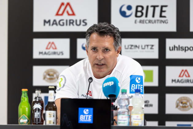 SSV Ulm 1846 Fußball vs. Eintracht Frankfurt II, Fussball, Regionalliga Südwest, 11. Spieltag, Donaustadion Ulm 10.10.26 PK Pressekonferenz nach Spielende Freisteller Einzelbild Portrait Porträt Alois Schwartz (SSV Ulm 1846 Fussball, Trainer und sportlicher Leiter) SSV Ulm 1846 Fußball vs. Eintracht Frankfurt II, Fussball, Regionalliga Südwest, 11. Spieltag, Donaustadion Ulm 10.10.26 Foto: Lucca Fundel Ulm Donaustadion Baden-Württemberg Deutschland