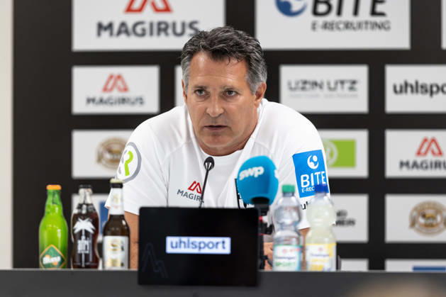 SSV Ulm 1846 Fußball vs. Eintracht Frankfurt II, Fussball, Regionalliga Südwest, 11. Spieltag, Donaustadion Ulm 10.10.26 PK Pressekonferenz nach Spielende Freisteller Einzelbild Portrait Porträt Alois Schwartz (SSV Ulm 1846 Fussball, Trainer und sportlicher Leiter) SSV Ulm 1846 Fußball vs. Eintracht Frankfurt II, Fussball, Regionalliga Südwest, 11. Spieltag, Donaustadion Ulm 10.10.26 Foto: Lucca Fundel Ulm Donaustadion Baden-Württemberg Deutschland