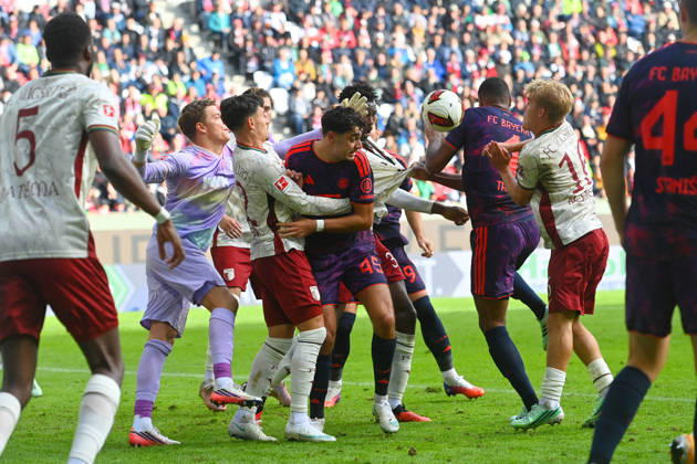 Strafraumszene,Aktion,Zweikampf Fussball 1. Bundesliga Saison 2026 2027, 5.Spieltag, Spieltag05, FC Augsburg - FC Bayern Muenchen am 10.10.2026 , WWK A R E N A.