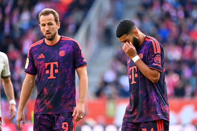 v.re:Ismael SAIBARI (Bayern Muenchen), Harry KANE (Bayern Muenchen). Enttaeuschung,Frust,enttaeuscht,frustriert,niedergeschlagen, Fussball 1. Bundesliga Saison 2026 2027, 5.Spieltag, Spieltag05, FC Augsburg - FC Bayern Muenchen am 10.10.2026 , WWK A R E N A.
