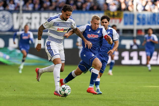 10.10.2026, GER, Fussball, Herren, 3. Liga, Saison 2026 2027, MSV Duisburg - TSG Hoffenheim II Lex-Tyger Lobinger (Duisburg) und Valentin Lässig (TSG II) im Kampf um den Ball Duisburg schauinsland-reisen-Arena Nordrhein-Westfalen Deutschland Copyright: xAdrianxSchlüterx