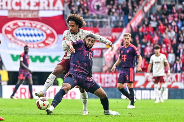 10.10.2026, GER, Fußball, Herren, 1. Bundesliga, 5. Spieltag, FC Augsburg vs FC Bayern München Han-Noah Massengo (FC Augsburg, 4) überragt Ismael Saibari (Bayern Muenchen, 34) Augsburg WWK-Arena Bayern Deutschland Copyright: xNordphotox xHafnerx