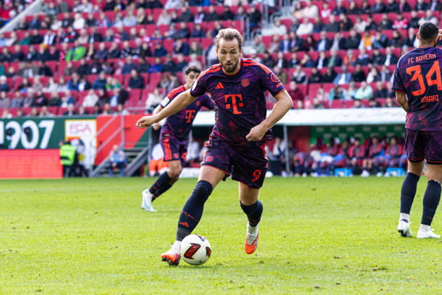 Deutschland: FC Augsburg vs FC Bayern München, 1. Bundesliga, 5. Spieltag, Saison 2026 27, WWK Arena (Augsburg): Harry Kane, (FC Bayern München, 9) am Ball Augsburg WWK Arena Bayern Deutschland Copyright: xBenedictxChristx