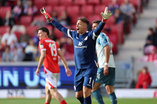 10.10.2026, Fussball Bundesliga, 1. FSV Mainz 05 - Bayer 04 Leverkusen, v.l., Torwart Alexander Schwolow (FSV Mainz 05) gibt Anweisungen, gestikuliert, mit den Armen gestikulieren, gives instructions, gesticulate DFL DFB REGULATIONS PROHIBIT ANY USE OF PHOTOGRAPHS AS IMAGE SEQUENCES AND OR QUASI-VIDEO. xdcx Copyright: HMBxMedia Claus