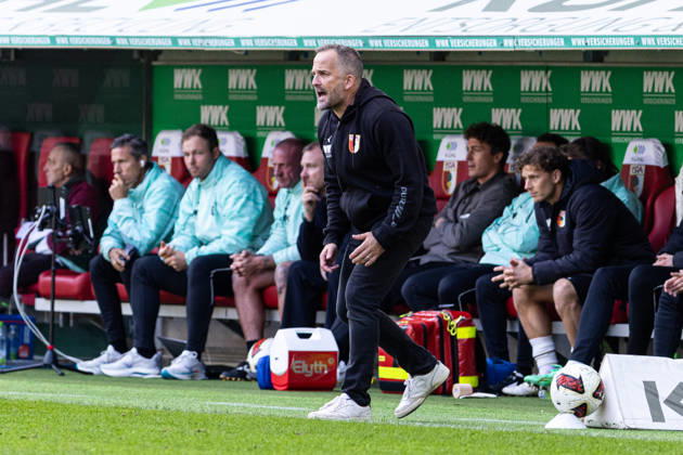 Deutschland: FC Augsburg vs FC Bayern München, 1. Bundesliga, 5. Spieltag, Saison 2026 27, WWK Arena (Augsburg): Manuel Baum, (Trainer, FC Augsburg) Emotionen Augsburg WWK Arena Bayern Deutschland Copyright: xBenedictxChristx