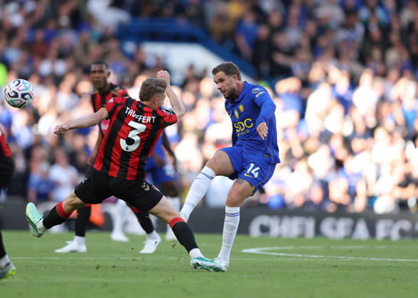 RECORD DATE NOT STATED 10th October 2026; Stamford Bridge, London, England; Premier League Football, Chelsea versus Bournemouth; Jordan Henderson of Chelsea under pressure from Adrien Truffert of AFC Bournemouth JohnxPatrickxFletcher