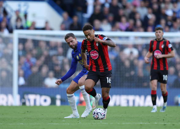 RECORD DATE NOT STATED 10th October 2026; Stamford Bridge, London, England; Premier League Football, Chelsea versus Bournemouth; Marcus Tavernier of AFC Bournemouth under pressure from Jordan Henderson of Chelsea JohnxPatrickxFletcher