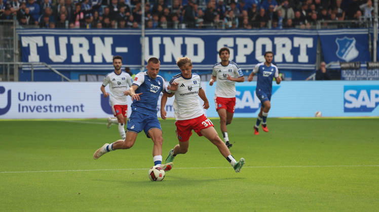 10.10.2026, xrekx, Fussball 1.Bundesliga, TSG 1899 Hoffenheim - Hamburger SV v.l. Tim Lemperle (TSG 1899 Hoffenheim) Louis Lemke (Hamburger SV) Zweikampf, Aktion, action, battle for the ball (DFL DFB REGULATIONS PROHIBIT ANY USE OF PHOTOGRAPHS as IMAGE SEQUENCES and or QUASI-VIDEO) Sinsheim