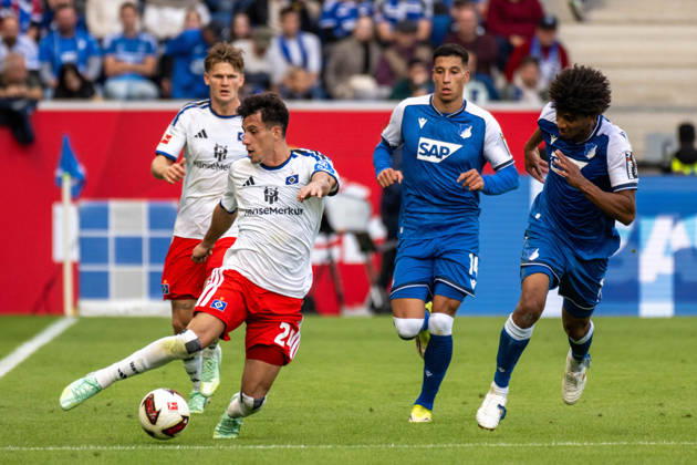 Nicolas Capaldo (Hamburger SV), Adam Daghim und Bernardo Fernandes Da Silva Junior (TSG 1899 Hoffenheim). xettx, Deutschland, Sinsheim, 10.10.2026, Fussball, Bundesliga: TSG 1899 Hoffenheim vs Hamburger SV, Saison 2026 2027, 5. Spieltag, SNP Arena DFL DFB REGULATIONS PROHIBIT ANY USE OF PHOTOGRAPHS AS IMAGE SEQUENCES AND OR QUASI-VIDEO.