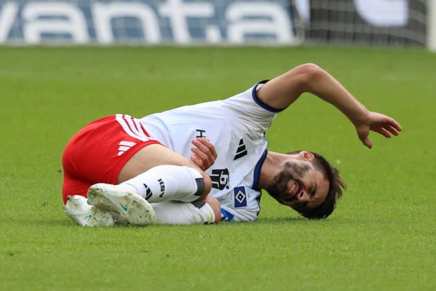 10.10.2026, xrekx, Fussball 1.Bundesliga, TSG 1899 Hoffenheim - Hamburger SV v.l. Fabio Vieira (Hamburger SV) verletzt, Verletzung, Schmerz, Schmerzen, injured, injury, pain, pains (DFL DFB REGULATIONS PROHIBIT ANY USE OF PHOTOGRAPHS as IMAGE SEQUENCES and or QUASI-VIDEO) Sinsheim