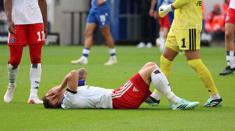 10.10.2026, xrekx, Fussball 1.Bundesliga, TSG 1899 Hoffenheim - Hamburger SV v.l. Nicolai Remberg (Hamburger SV) verletzt, Verletzung, Schmerz, Schmerzen, injured, injury, pain, pains (DFL DFB REGULATIONS PROHIBIT ANY USE OF PHOTOGRAPHS as IMAGE SEQUENCES and or QUASI-VIDEO) Sinsheim