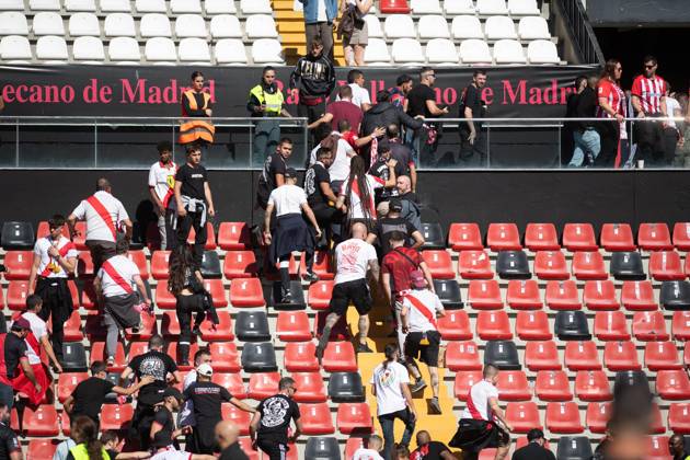RECORD DATE NOT STATED ESP: LaLiga EA Sports Rayo Vallecano v Athletic Club The National Police clear Rayo Vallecano fans from the stadium following the suspension of the match during LaLiga EA Sports between Rayo Vallecano v Athletic Club played at Vallecas Stadium in Madrid on October 10, 2026 in Spain Spain Futbol Copyright: xAgenciaxLOFx