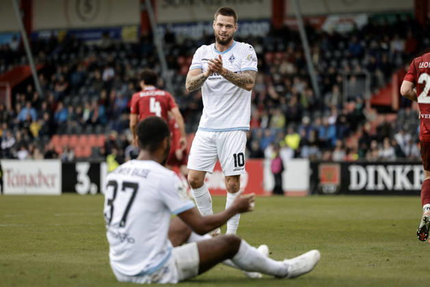 10.10.2026, xhettx, Fussball 3.Liga, SG Sonnenhof Grossaspach - SV Waldhof Mannheim v.l. Noah Sarenren Bazee (SV Waldhof Mannheim, 37) und Julian Ulbricht (SV Waldhof Mannheim, 10)