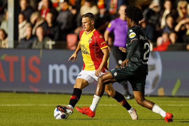 DEVENTER - Mathis Suray of Go Ahead Eagles, Lushendry Martes of Sparta Rotterdam (lr) during the Dutch Eredivisie match between Go Ahead Eagles and Sparta Rotterdam at De Adelaarshorst on 10 October 2026 in Deventer, the Netherlands. BART STOUTJESDIJK ANP Eredivisie 2026 27 xVIxANPxSportx xxANPxIVx 572024017 originalFilename: 572024017.jpg