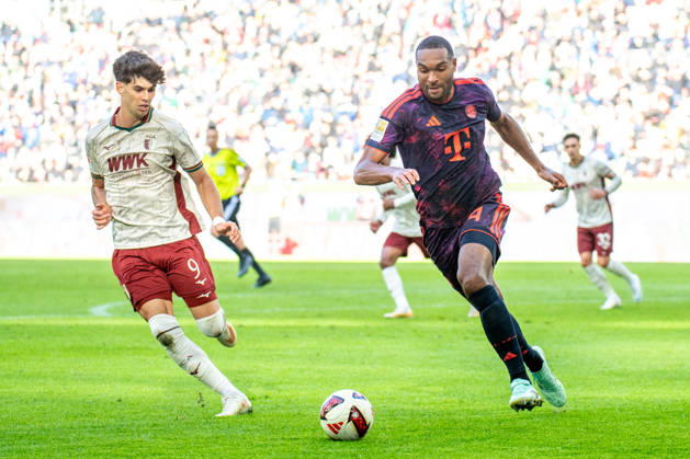 Rodrigo Ribeiro (9 Augsburg) und Jonathan Tah (4 Bayern) in Aktion beim Bundesligaspiel FC Augsburg - FC Bayern München am 10.10.2026.