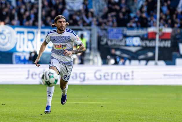 3.Liga: MSV Duisburg TSG Hoffenheim II; 10.10.2026 Joshua Bitter (MSV Duisburg, 29) 3.Liga 8.Spieltag: MSV Duisburg TSG Hoffenheim II; Schauinsland-Reisen-Arena, Duisburg, 10.10.2026 DFB regulations prohibit any use of photographs as image sequences and or quasi video. Copyright: xBEAUTIFULxSPORTS Buriakovx