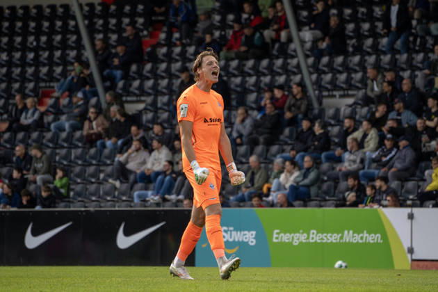 10.10.2026, xerix, Fussball 3.Liga, SG Sonnenhof Grossaspach - SV Waldhof Mannheim Thijmen Joel Sander Nijhuis (SV Waldhof Mannheim) jubelt nach dem 1:2 Aspach
