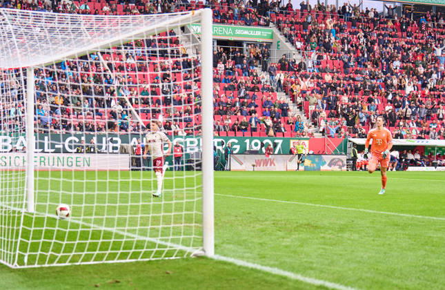Robin Fellhauer of Augsburg scoring the 1-0 goal after 8,4 seconds and after a big mistake of Manuel Neuer, goalkeeper of FC Bayern München , Head coach Vincent Kompany of Bayern München disappointed in the background during the match FC AUGSBURG - FC BAYERN MÜNCHEN on October 10, 2026 at WWK Arena Augsburg, Germany. Season 2026 2027, 1.Bundesliga, FCB,