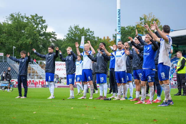 Deutschland: Fussball, 3. Liga, 8. Spieltag, Hänsch-Arena, Meppen, Emsland, Niedersachsen, SV Meppen vs. VfB Stuttgart U21, U 21 VfB Stuttgart II: Die Meppener werden aufgebaut und gepusht für das Spiel in Rostock Copyright: xMichelxWittex