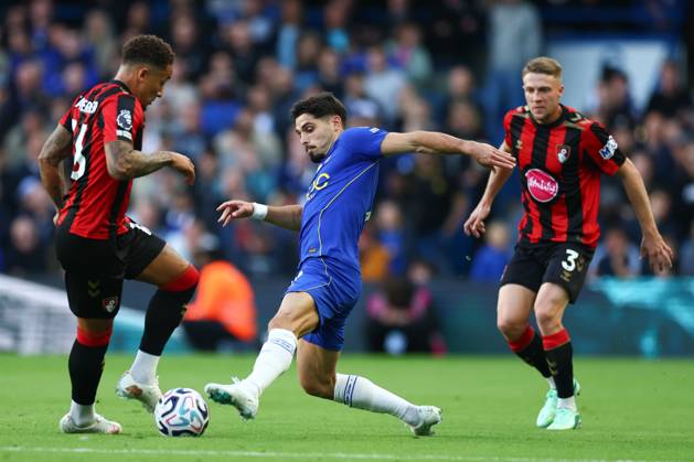 Marcus Tavernier of AFC Bournemouth and Pedro Neto of Chelsea battle for the ball Chelsea v Bournemouth, Premier League, Football, Stamford Bridge, London, UK - 10 Oct 2026London Stamford Bridge United Kingdom EDITORIAL USE ONLY No use with unauthorised audio, video, data, fixture lists, club league logos or live services. Online in-match use limited to 120 images, no video emulation. No use in betting, games or single club league player publications. Copyright: xSimonxDael Shutterstockx 17206021t