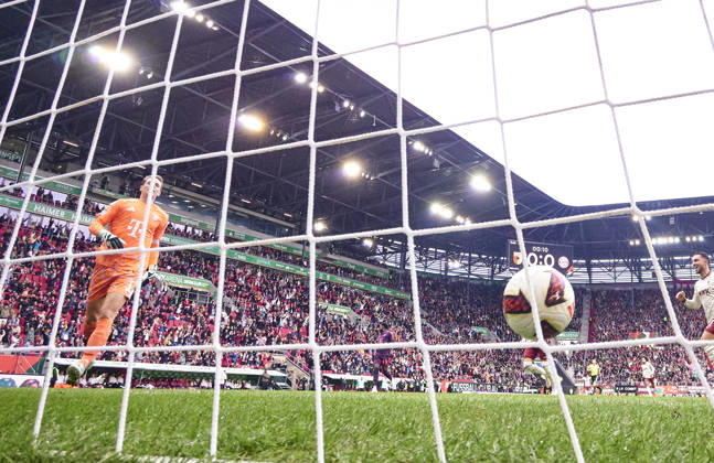 Robin Fellhauer of Augsburg scoring the 1-0 goal after 8,4 seconds and after a big mistake of Manuel Neuer, goalkeeper of FC Bayern München , Head coach Vincent Kompany of Bayern München disappointed in the background during the match FC AUGSBURG - FC BAYERN MÜNCHEN on October 10, 2026 at WWK Arena Augsburg, Germany. Season 2026 2027, 1.Bundesliga, FCB,