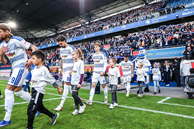 Fussball, 3.Liga Saison 2026 2027 8.Spieltag MSV Duisburg - TSG 1899 Hoffenheim II 10.10.2026, schauinsland-reisen-arena MSV Duisburg beim Einlauf Duisburg schauinsland-reisen-arena Nordrhein-Westfalen Deutschland