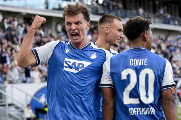 v.li.: Fisnik Asllani (Hoffenheim, 11), Tim Lemperle (Hoffenheim, 19), Bambase Conte (Hoffenheim, 20), Spieler der TSG 1899 Hoffenheim, jubeln über das Tor zum 2:1, Jubel, Torjubel, Torerfolg, celebrate the goal, goal, celebration, jubelt ueber das Tor, Freuen, Freude, freut sich, optimistisch, positiv, Spielszene, Highlight, Action, Aktion, 10.10.2026, Sinsheim (Deutschland), Fussball, Bundesliga, TSG 1899 Hoffenheim - Hamburger SV, DFB DFL REGULATIONS PROHIBIT ANY USE OF PHOTOGRAPHS AS IMAGE SEQUENCES AND OR QUASI-VIDEO.